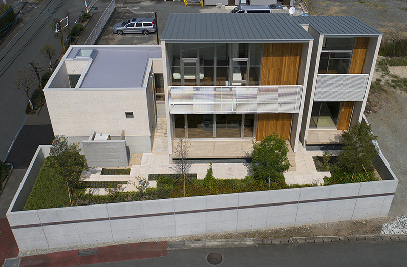 H77 photo3